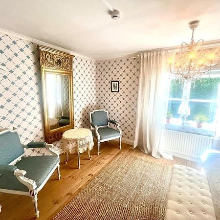 Loevstabruks Vaerdshus Och Brukshotellet Aenkehuset Lovstabruk Exterior foto